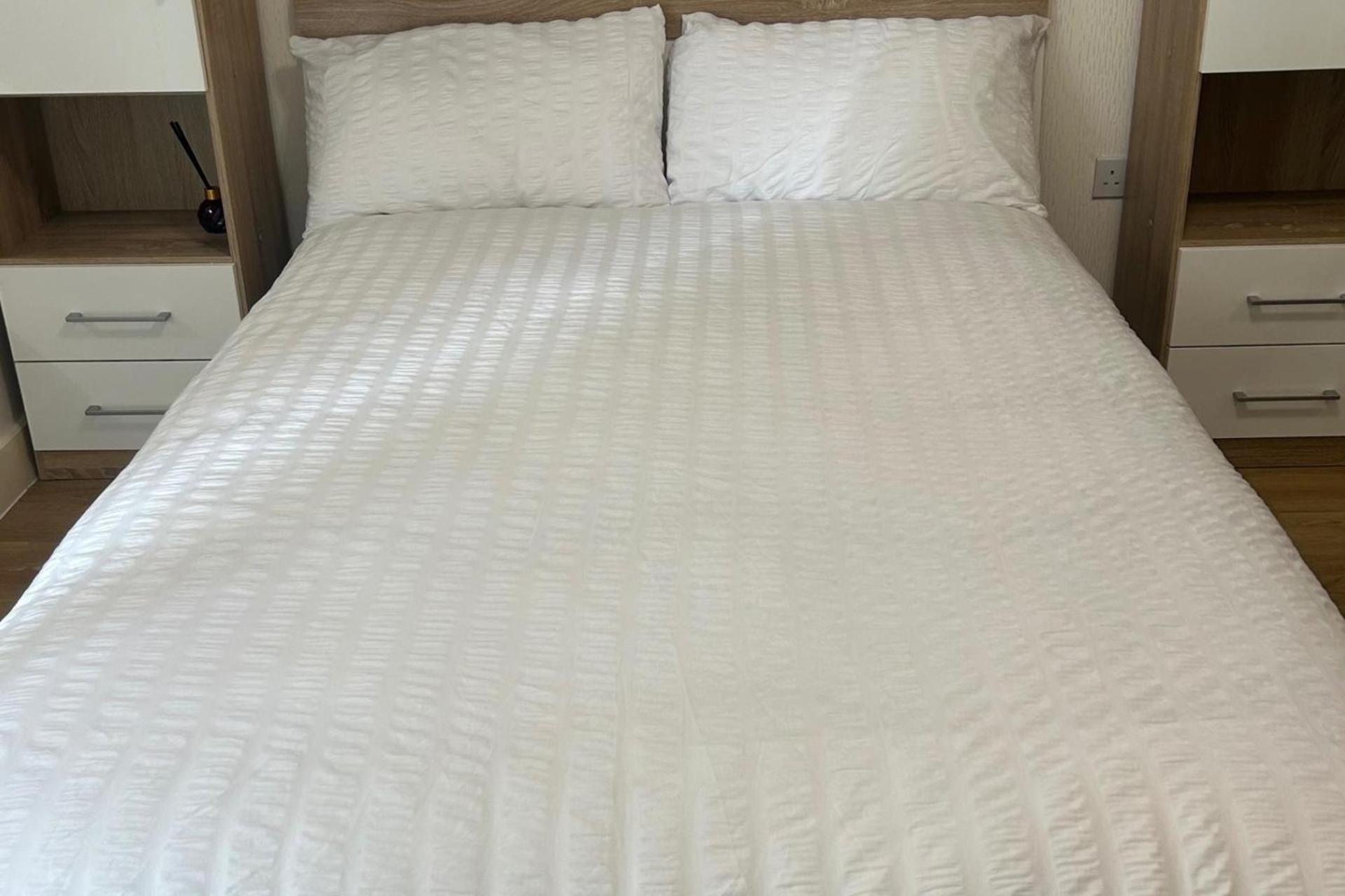 1-Bed Apt Sleeps 4 Central To Shops & Transport