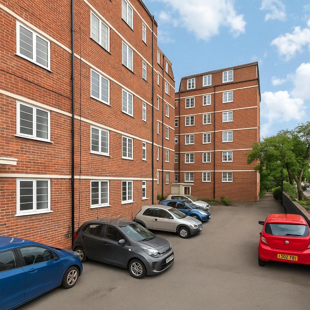 Spacious 2-bedroom In Crystal Palace Apartment London