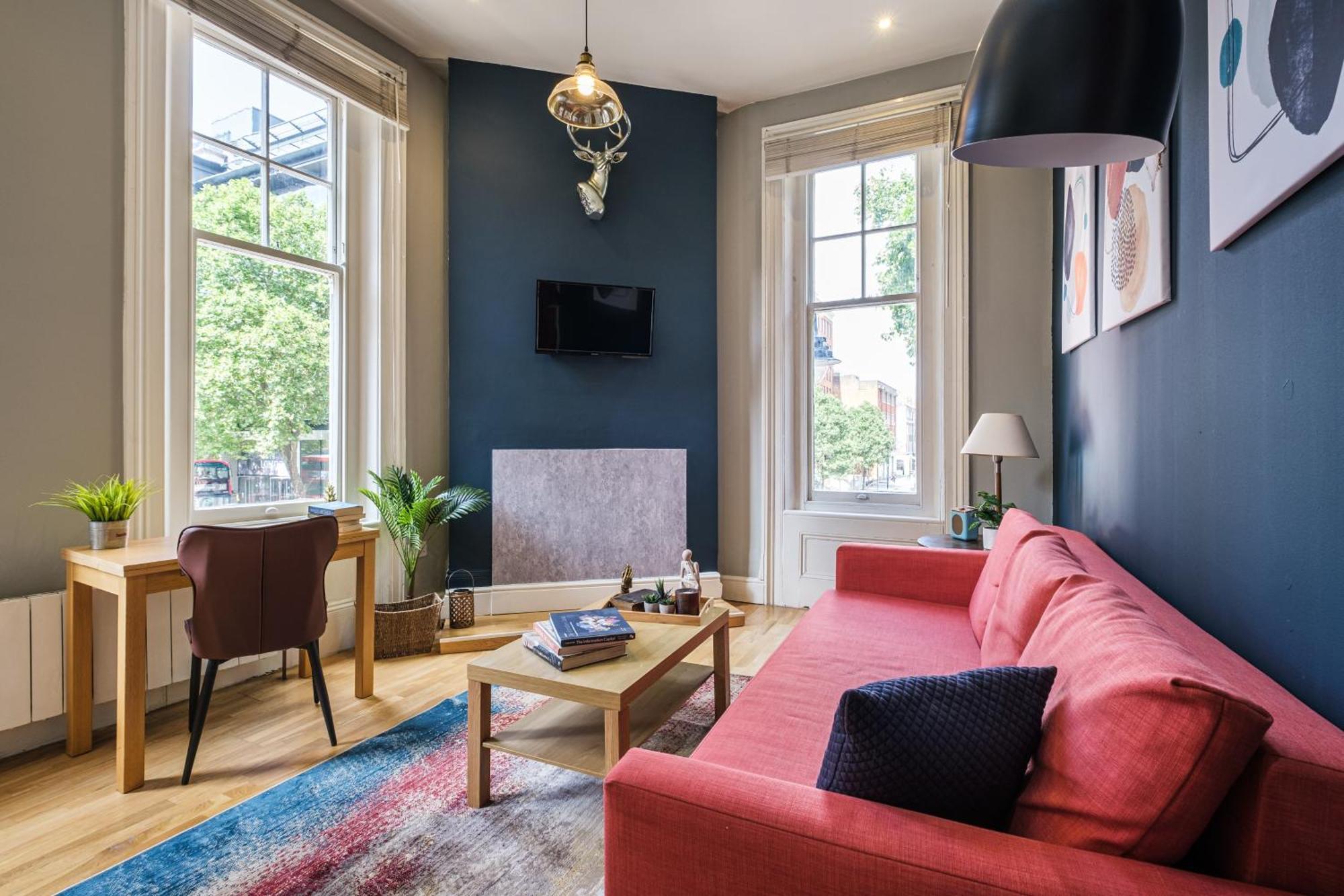 Sunny Corner In Center Of Apartment