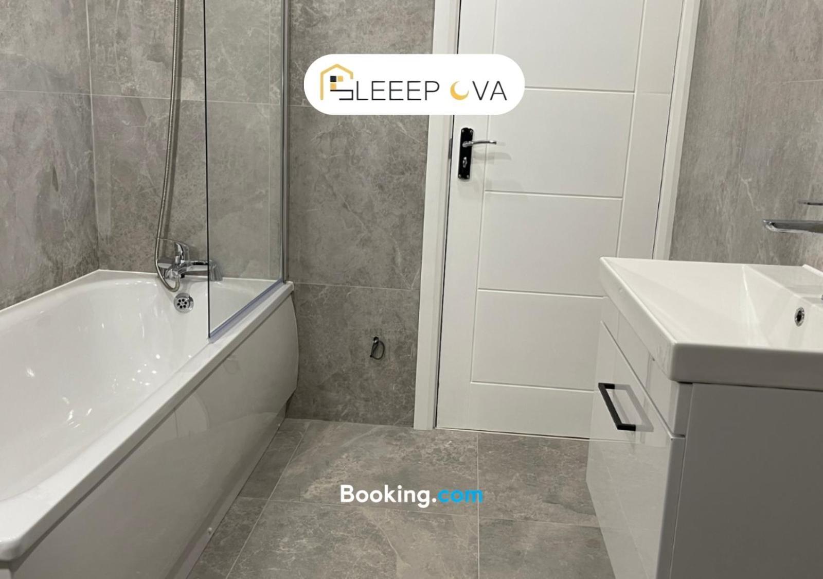Last-Minute Specials L Premium Deals L Luxury & Modern 1 Bedroom Apartment 5Plus Guests Couples Families Business Sleepova Short Lets & Serviced Accommodation Apartment