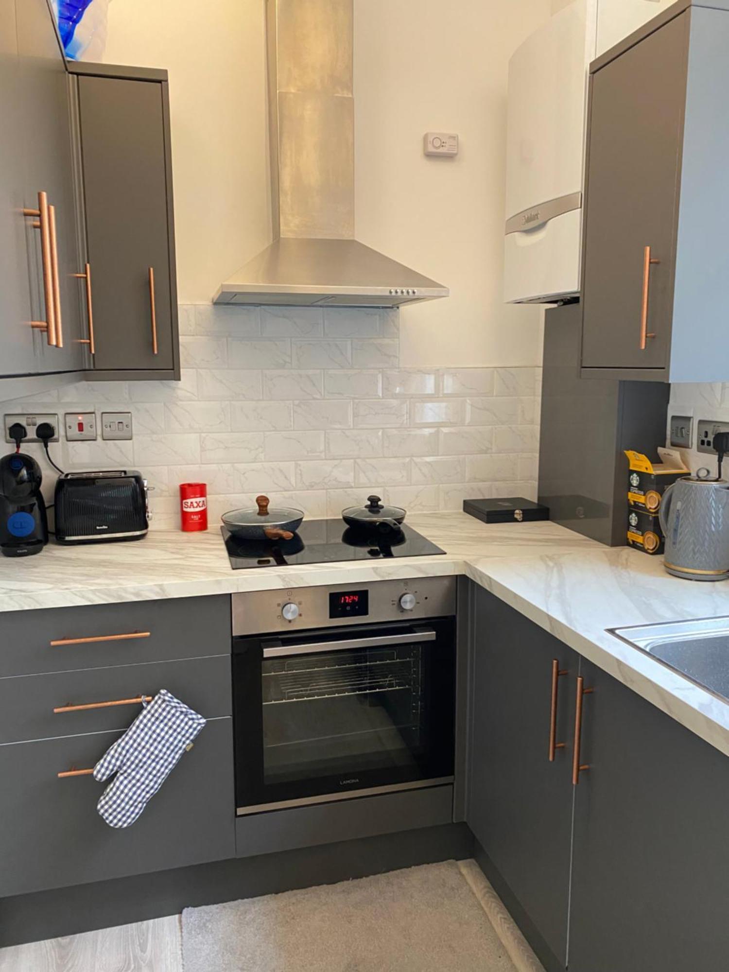 Apartment Bright & Spacious 2-Bed, 2-Bath In The Heart Of Central London - Whole Apartment London