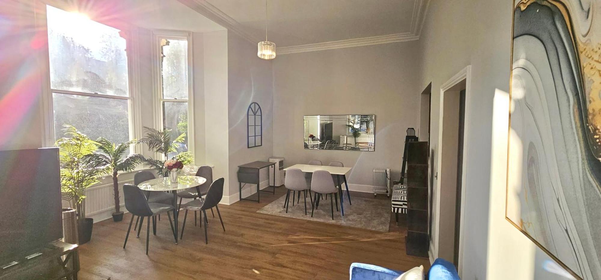 Kensington 2Bed Stucco Bright Large High Ceilings - Luxurylondonstays Apartment *