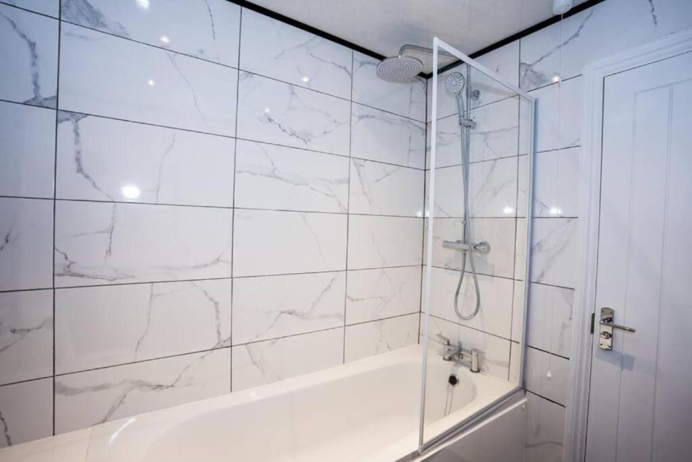 3 Bed Modern House Tottenham Apartment *