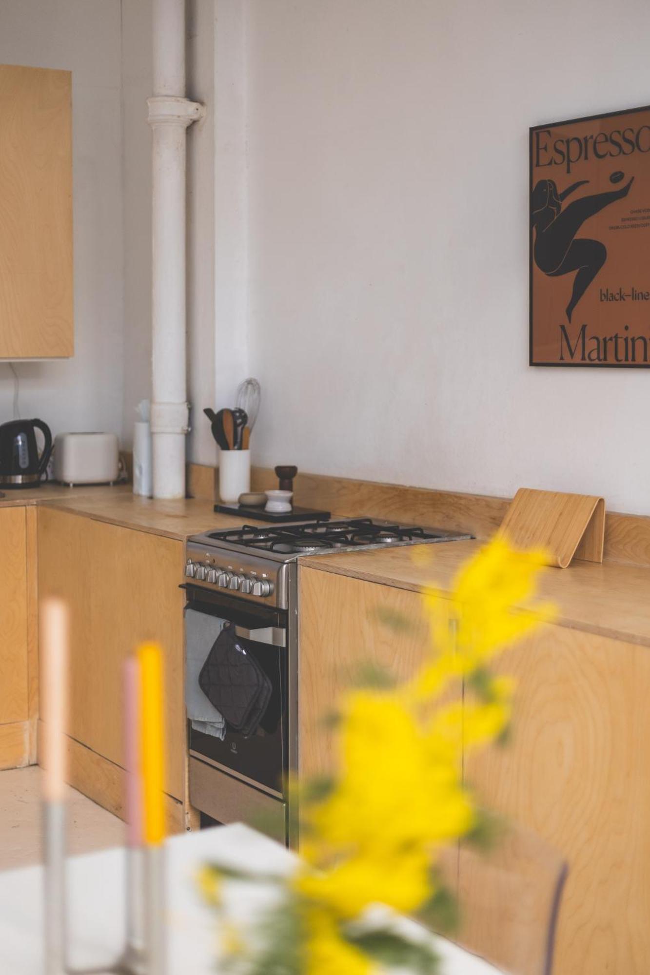 Bright & Spacious 2br Flat, Great Transport Links London