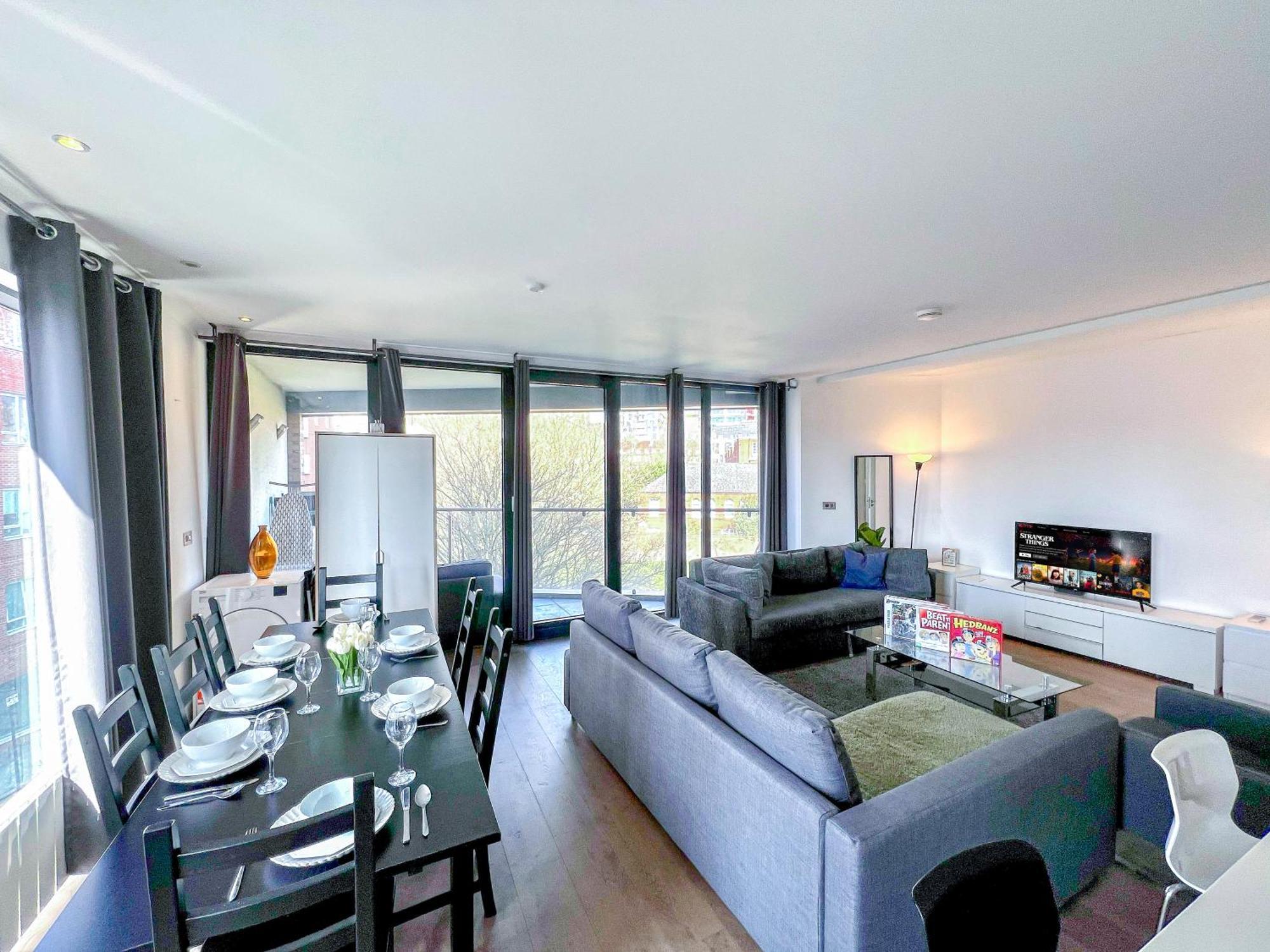 Sleek 3-bedroom Flat With Lift & Wi-fi In Southwark, Borough Near The Shard