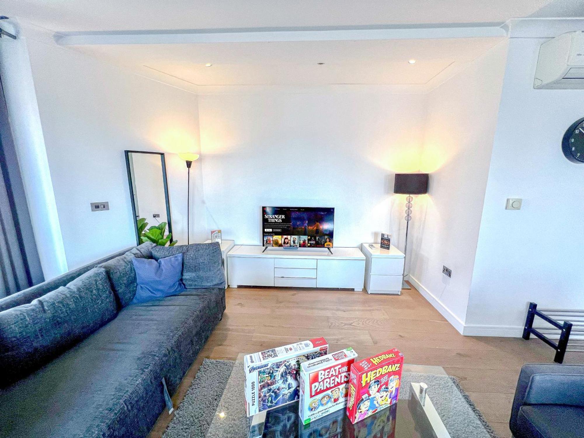 Apartment Sleek 3-bedroom Flat With Lift & Wi-fi In Southwark, Borough Near The Shard