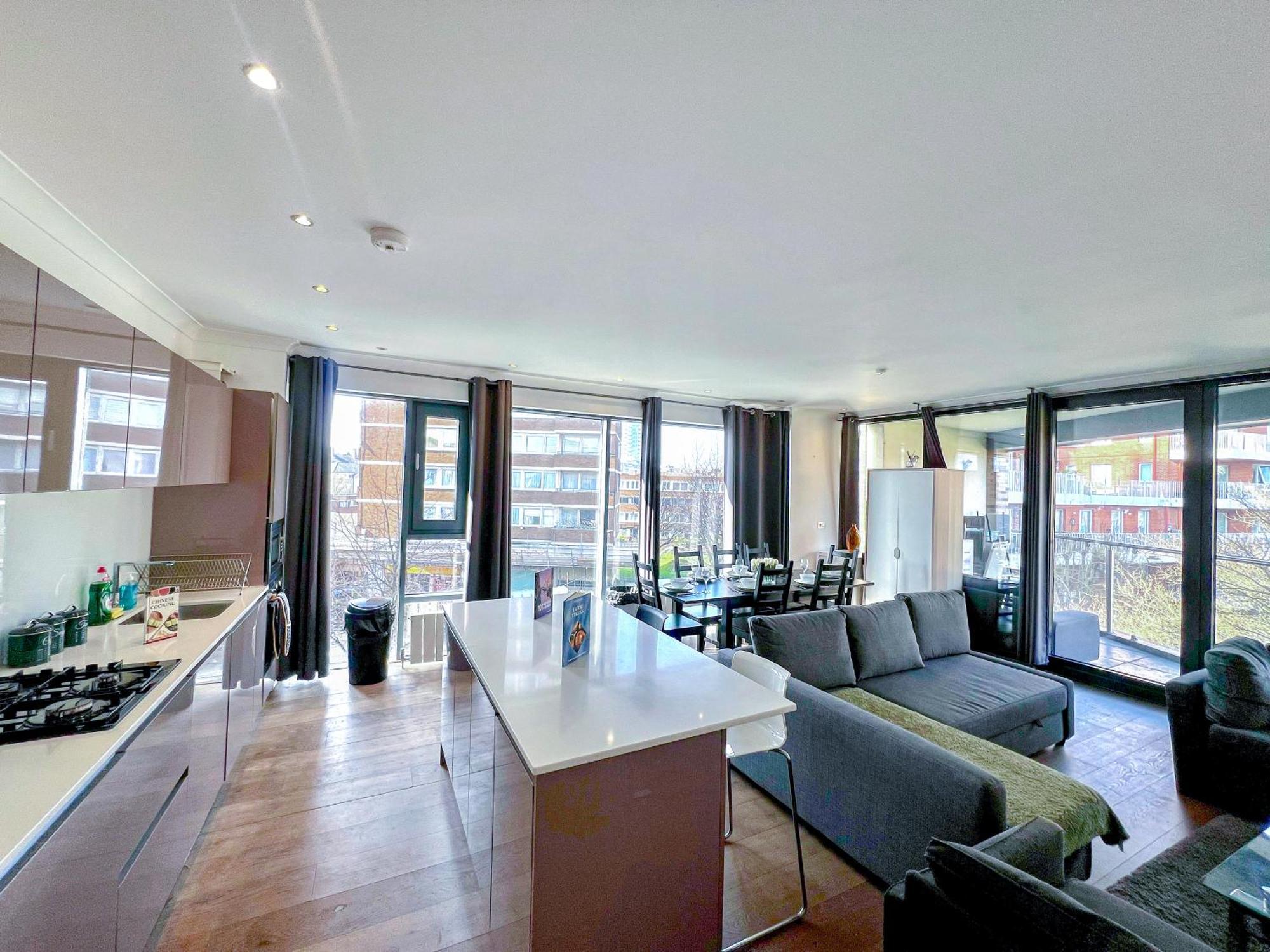 Sleek 3-bedroom Flat With Lift & Wi-fi In Southwark, Borough Near The Shard
