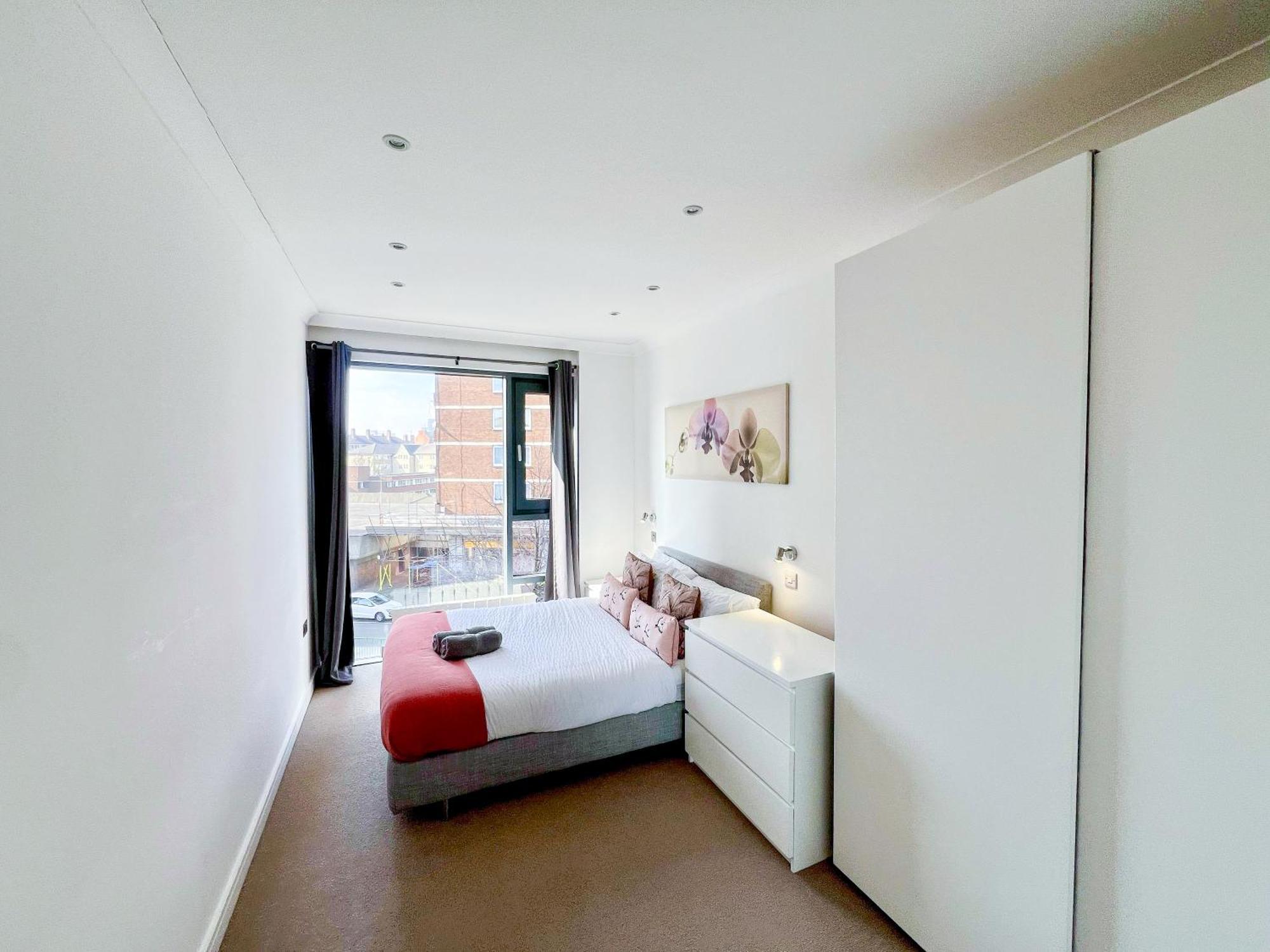 Apartment Sleek 3-bedroom Flat With Lift & Wi-fi In Southwark, Borough Near The Shard *