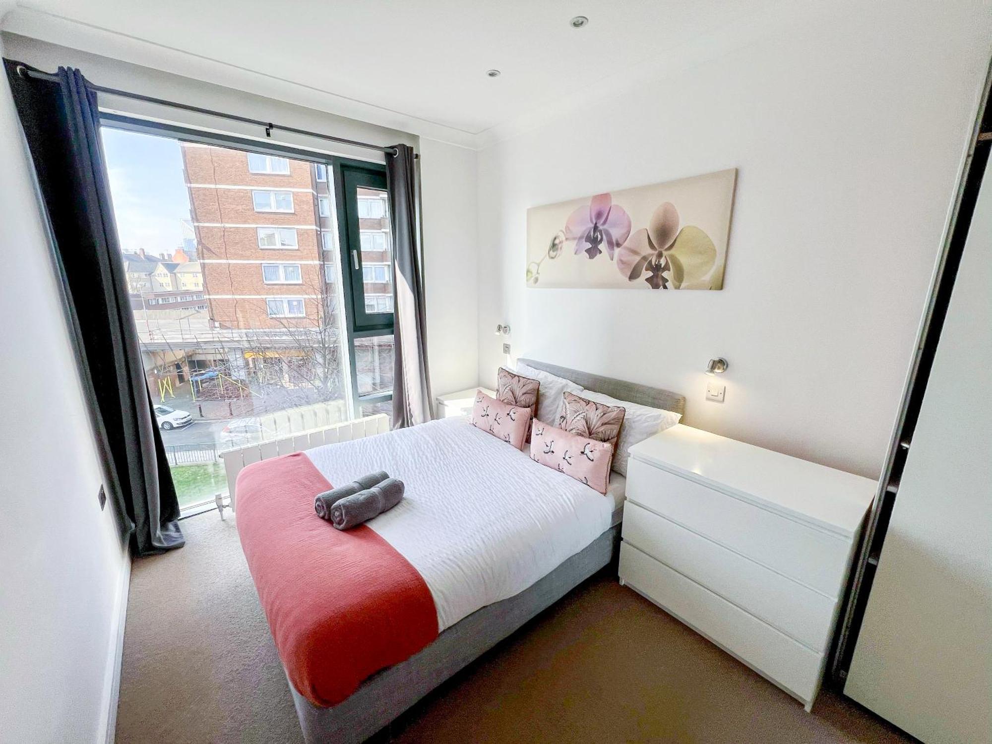 Sleek 3-bedroom Flat With Lift & Wi-fi In Southwark, Borough Near The Shard * London