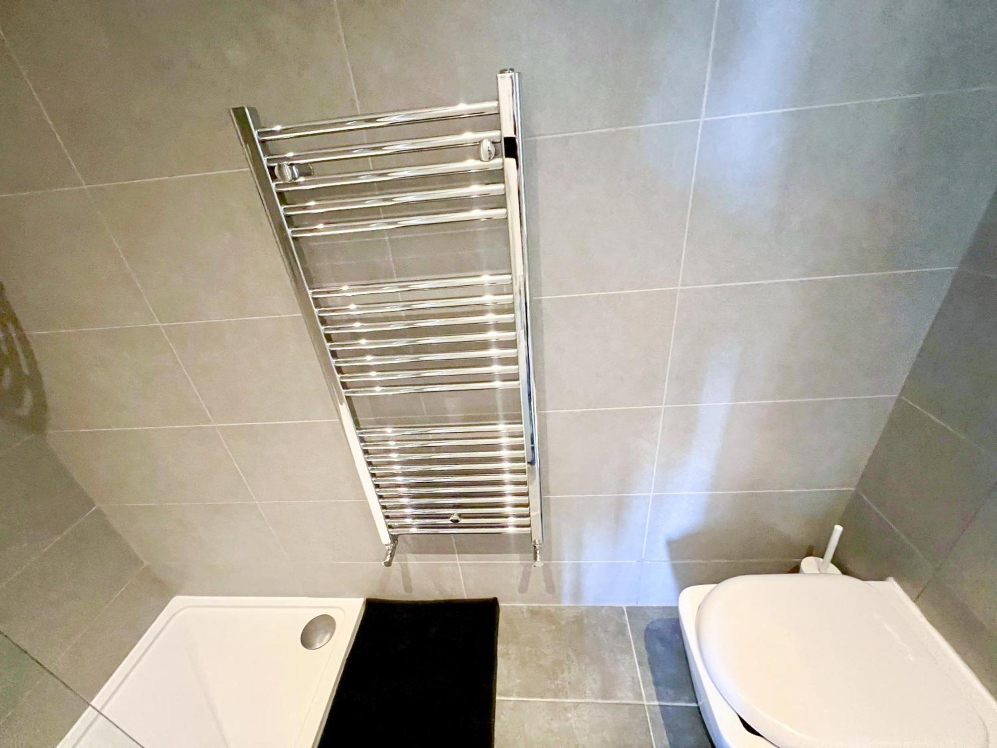 Apartment Sleek 3-bedroom Flat With Lift & Wi-fi In Southwark, Borough Near The Shard