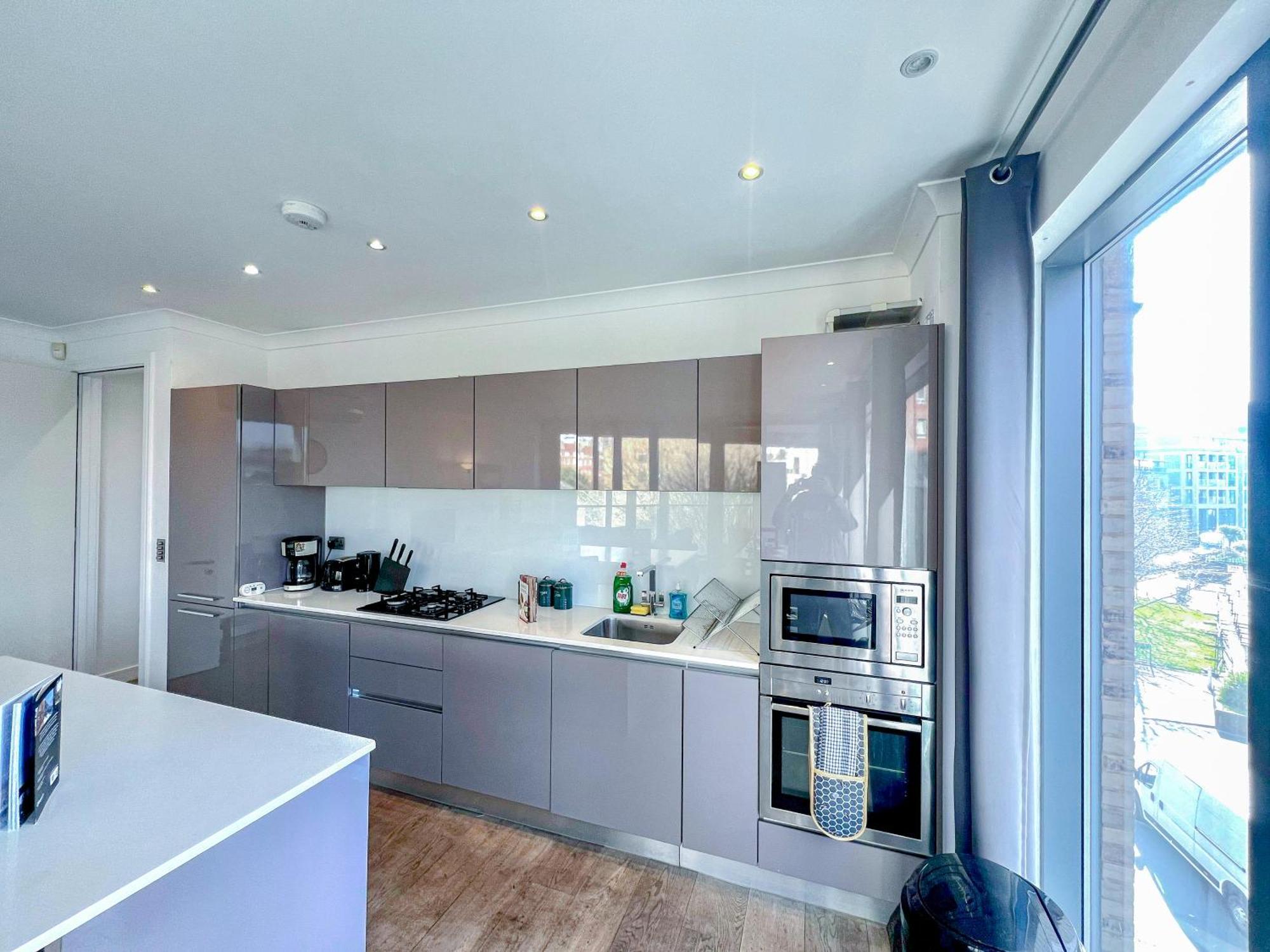 Sleek 3-bedroom Flat With Lift & Wi-fi In Southwark, Borough Near The Shard Apartment *