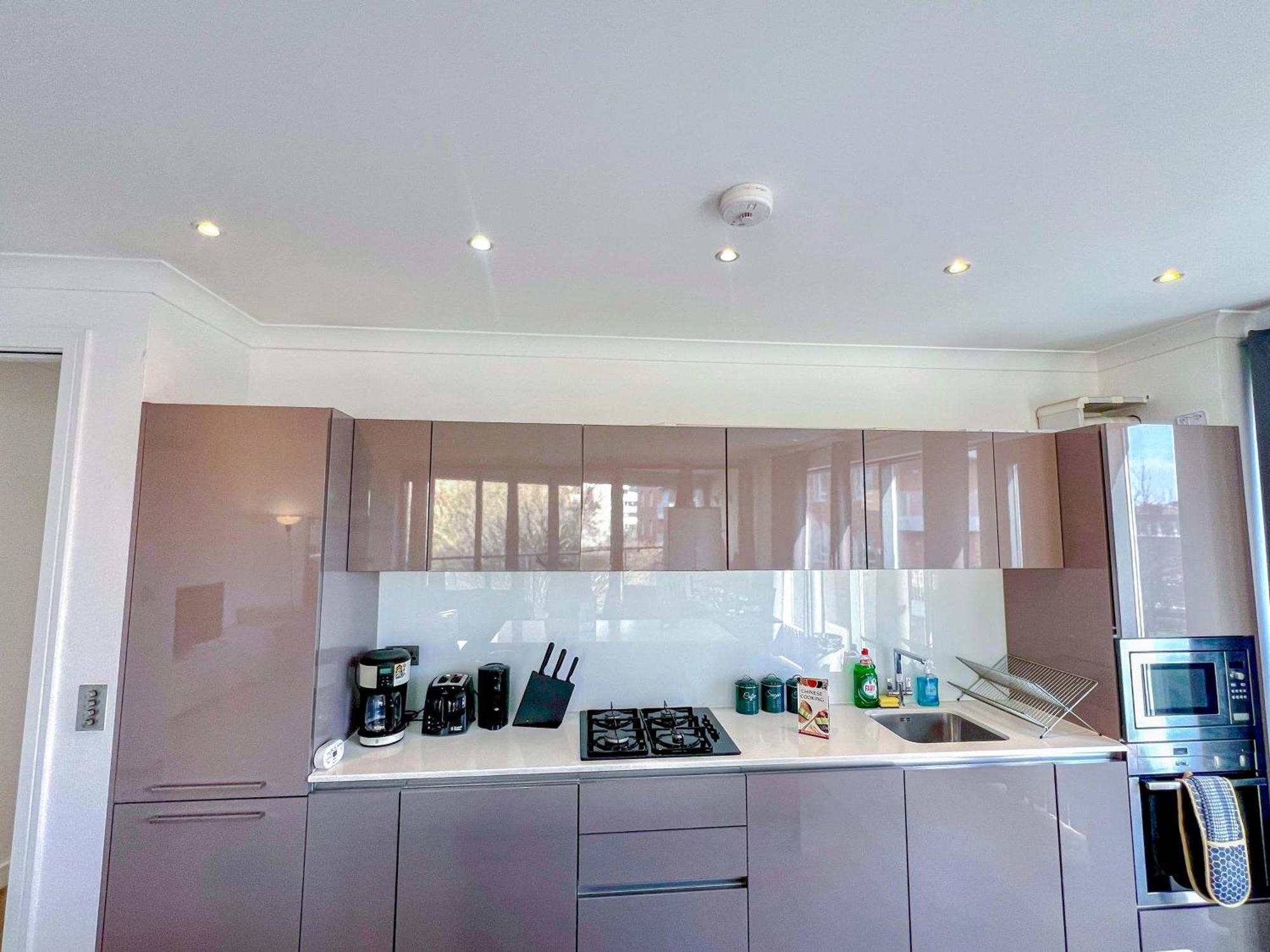 Apartment Sleek 3-bedroom Flat With Lift & Wi-fi In Southwark, Borough Near The Shard *