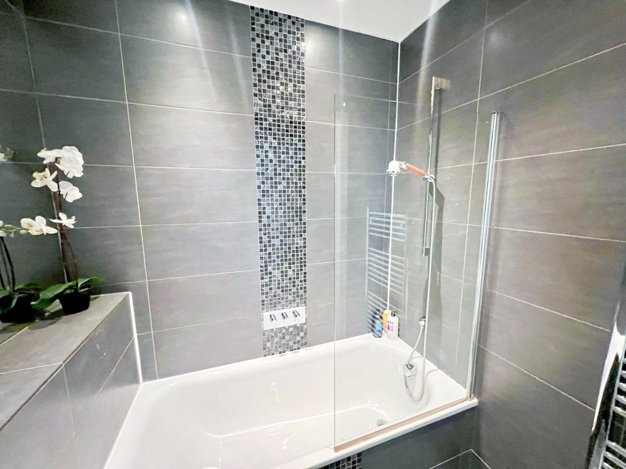 Sleek 3-bedroom Flat With Lift & Wi-fi In Southwark, Borough Near The Shard * London