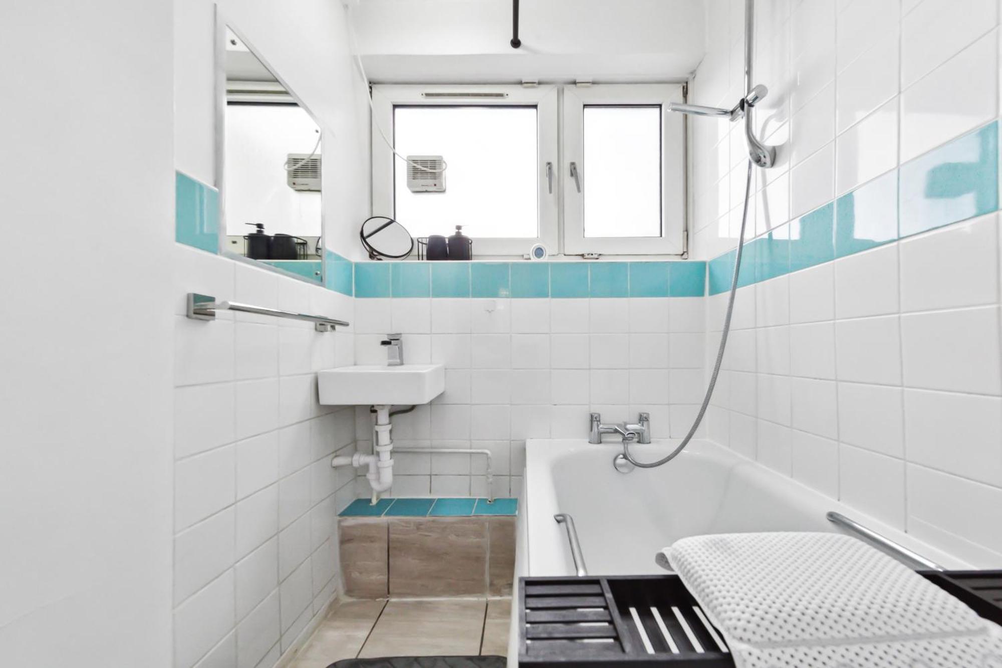Spacious 3-bed Near Shoreditch With Parking *