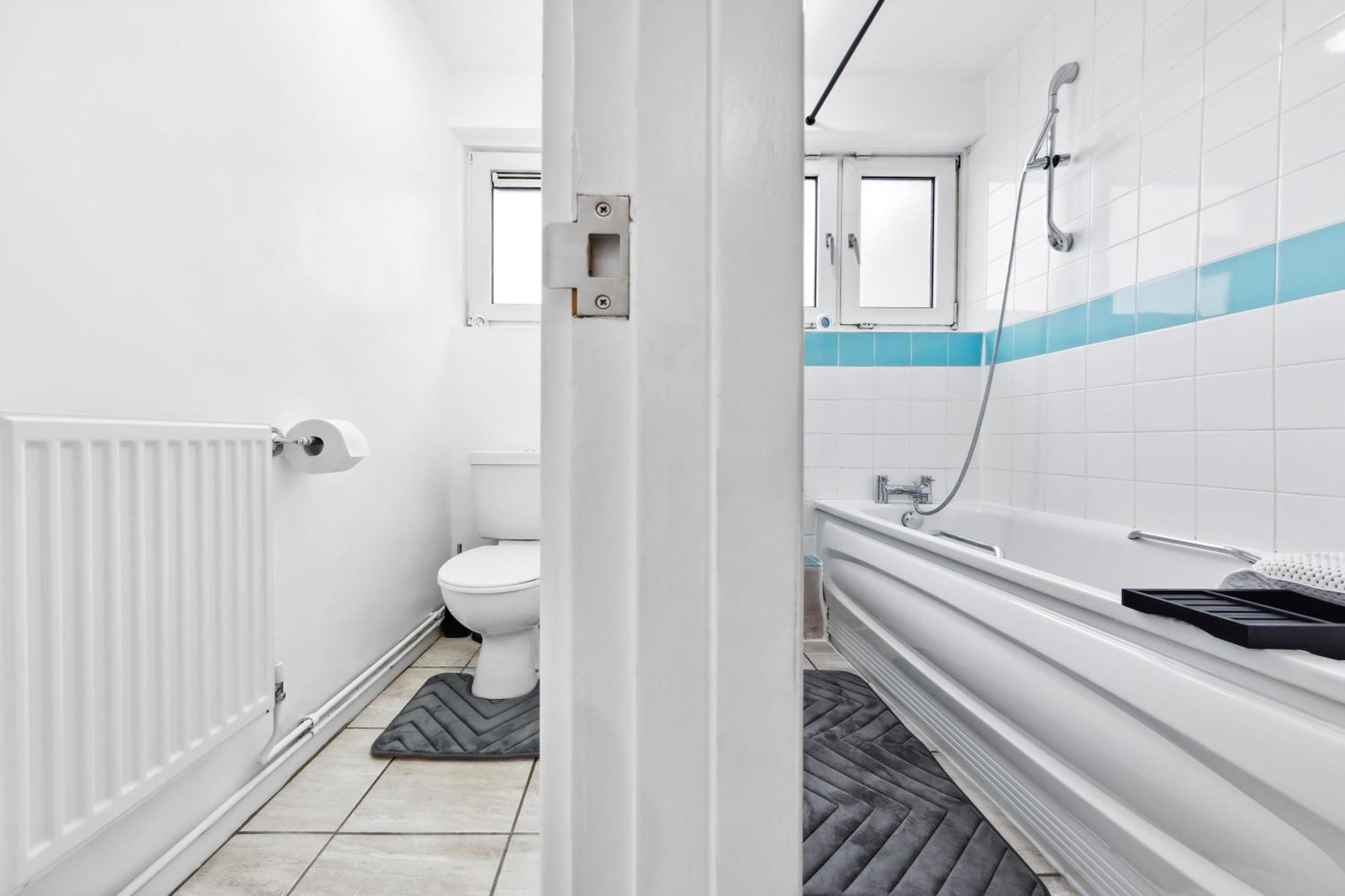 Spacious 3-bed Near Shoreditch With Parking London
