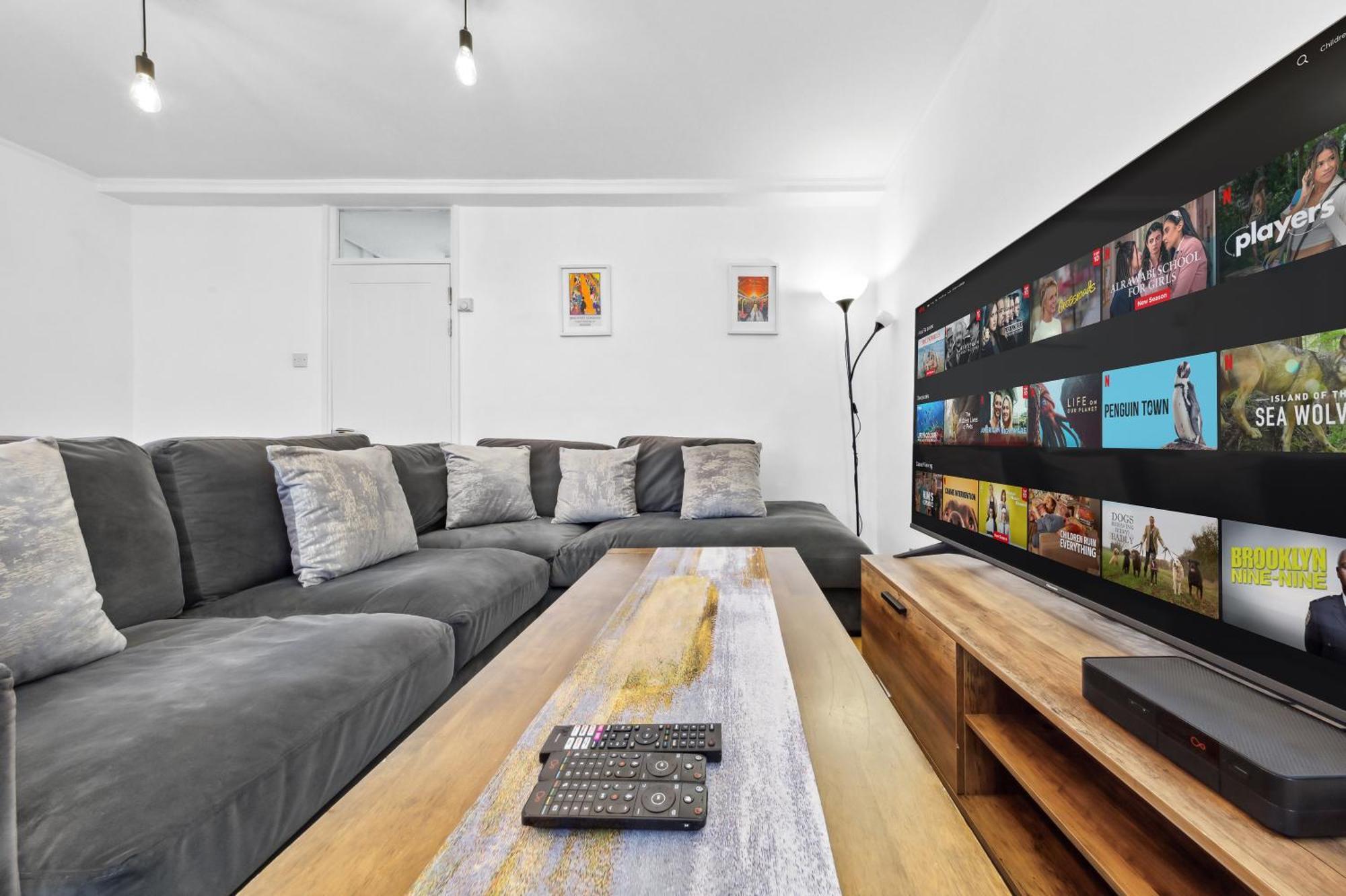 Spacious 3-bed Near Shoreditch With Parking *