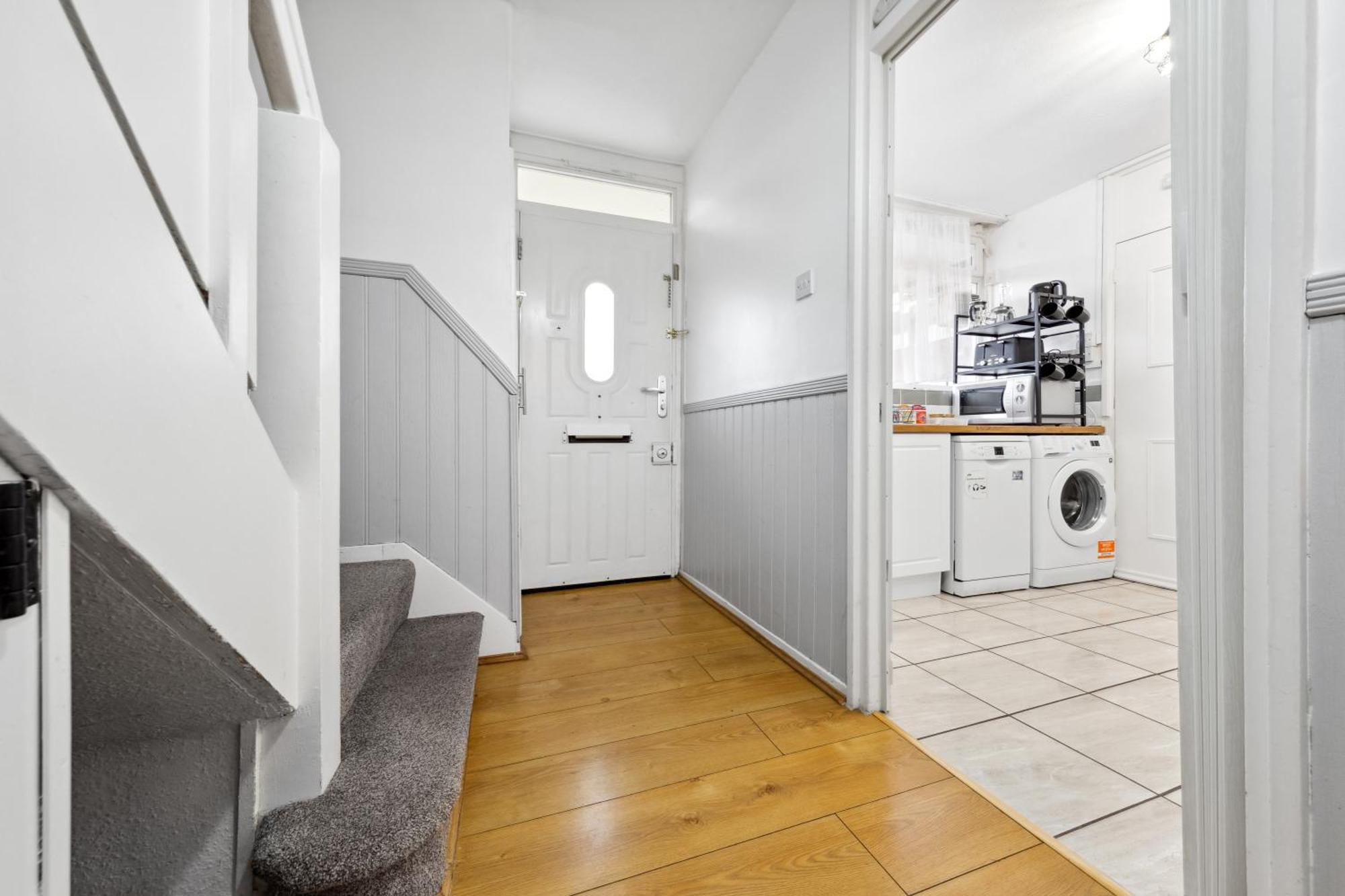 Spacious 3-bed Near Shoreditch With Parking *