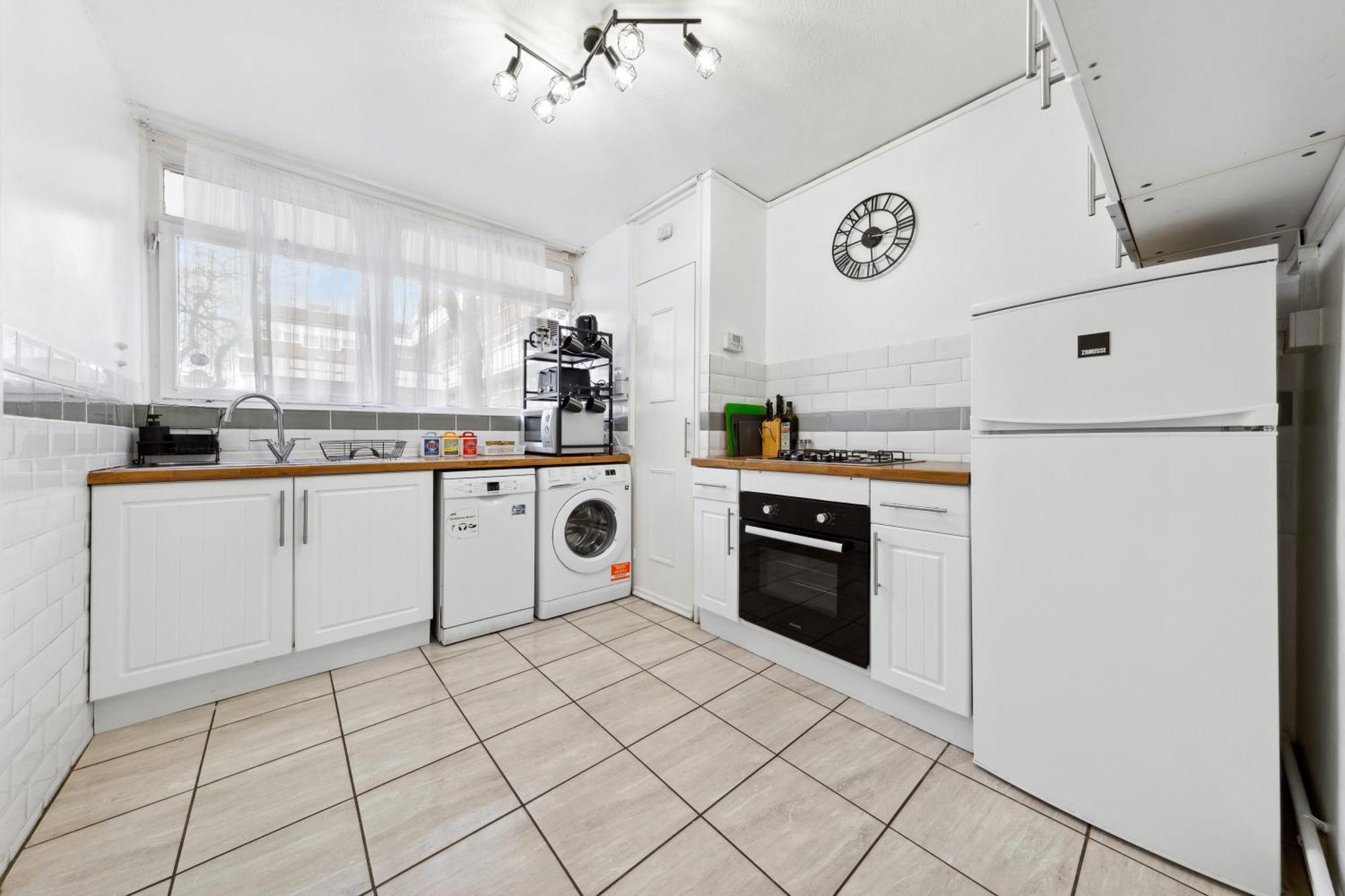 Spacious 3-bed Near Shoreditch With Parking
