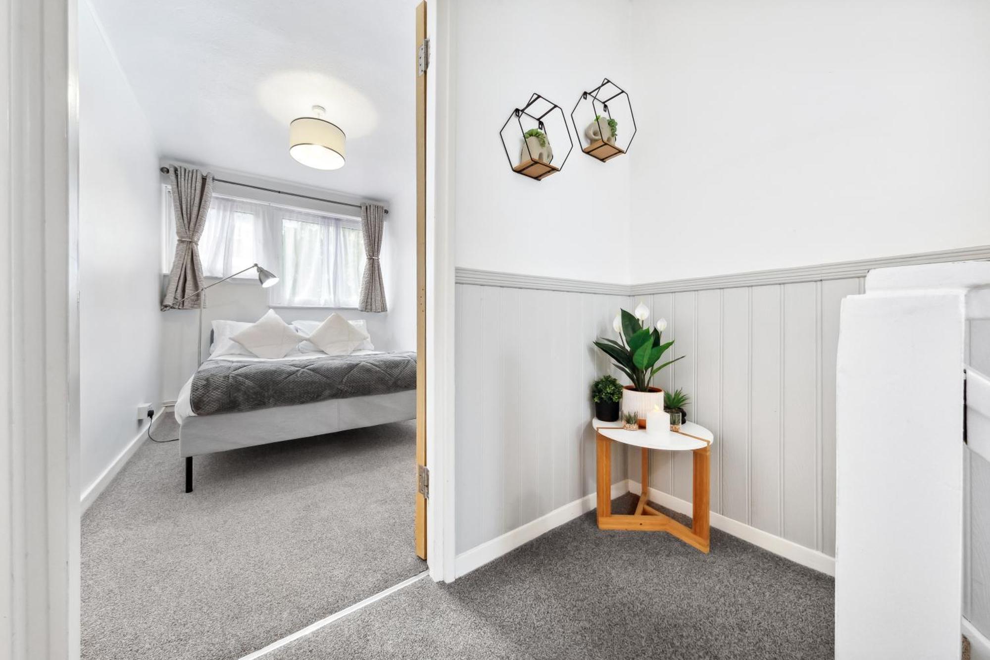 Spacious 3-bed Near Shoreditch With Parking *