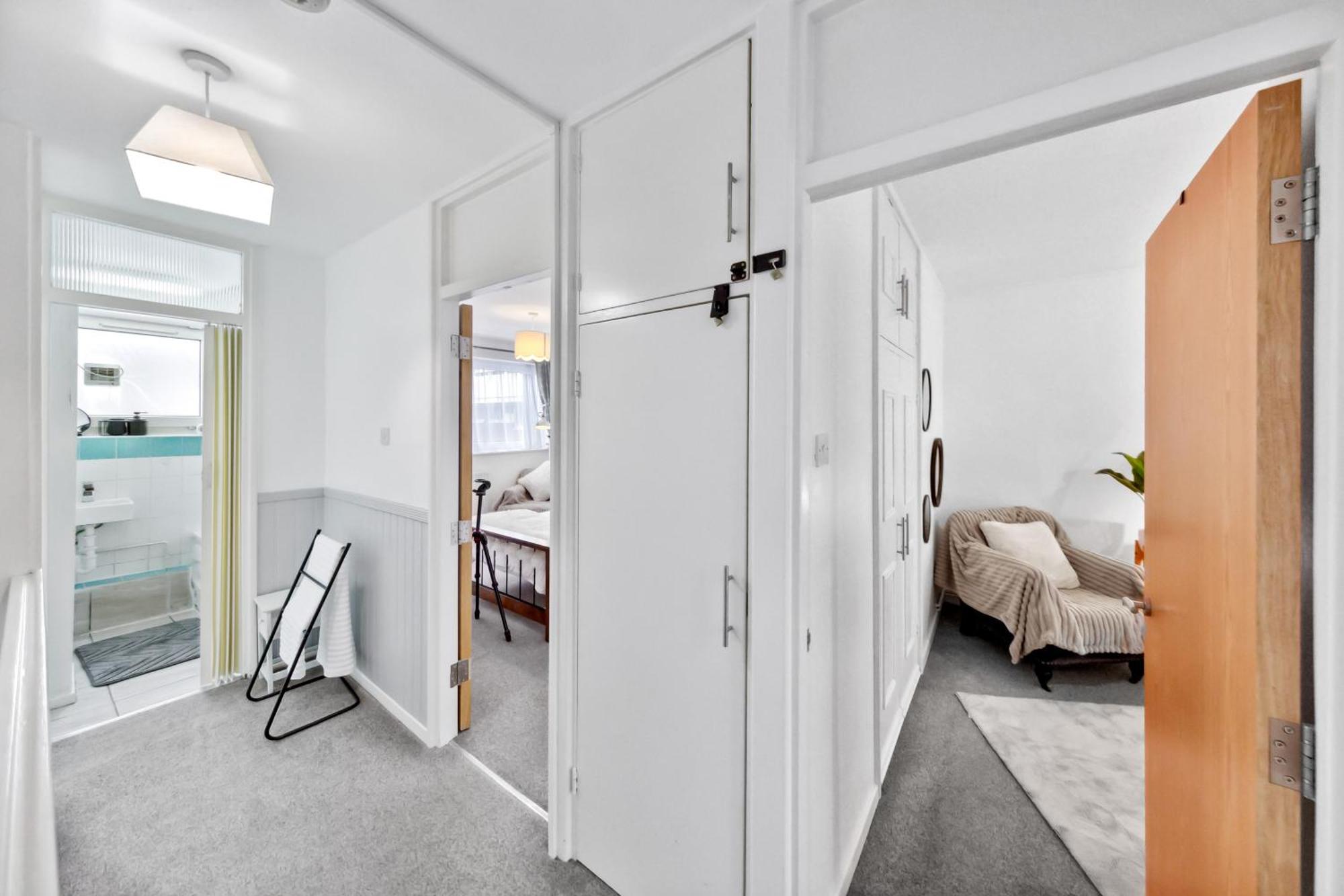 Spacious 3-bed Near Shoreditch With Parking Apartment