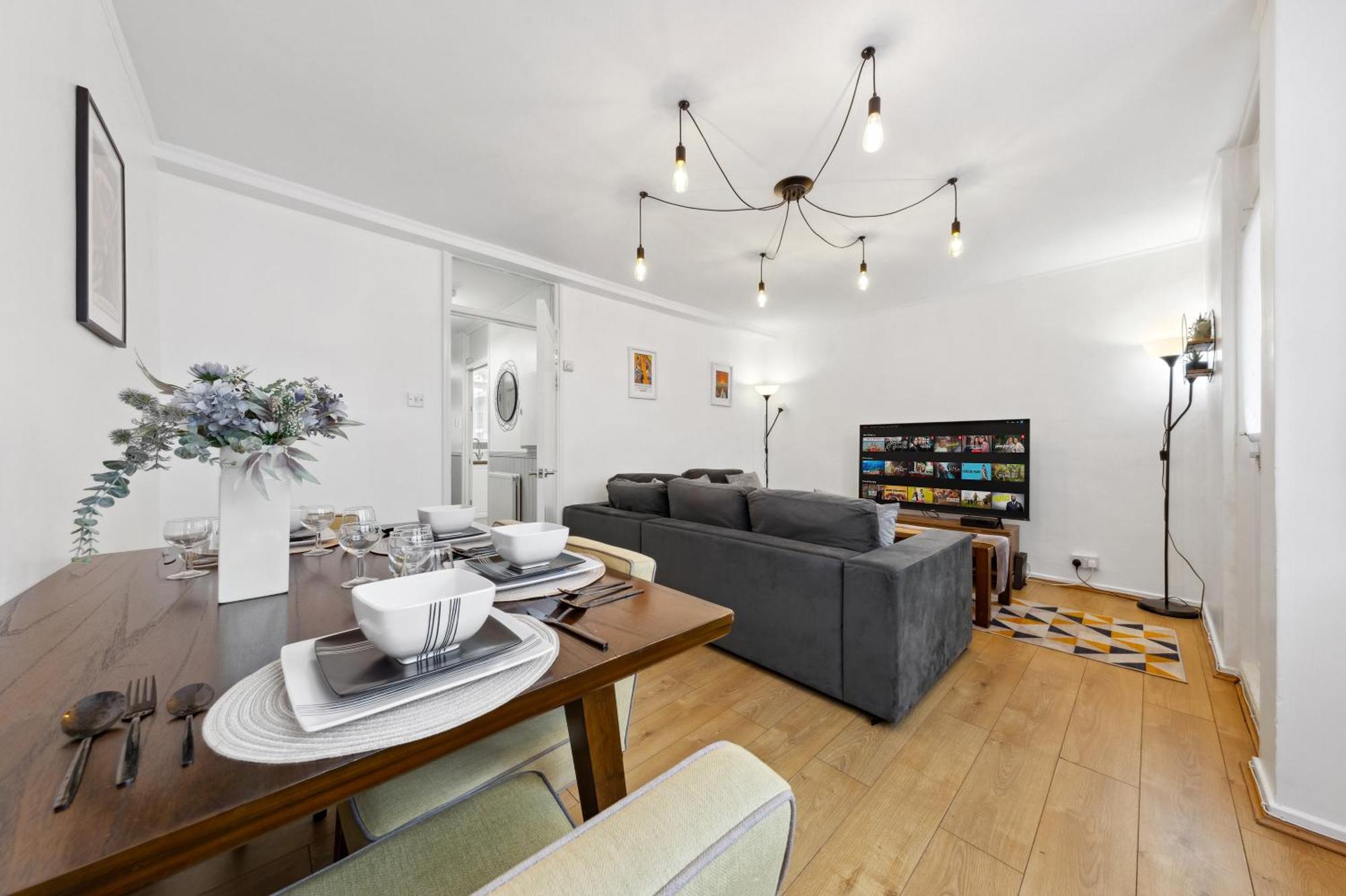 Spacious 3-bed Near Shoreditch With Parking London
