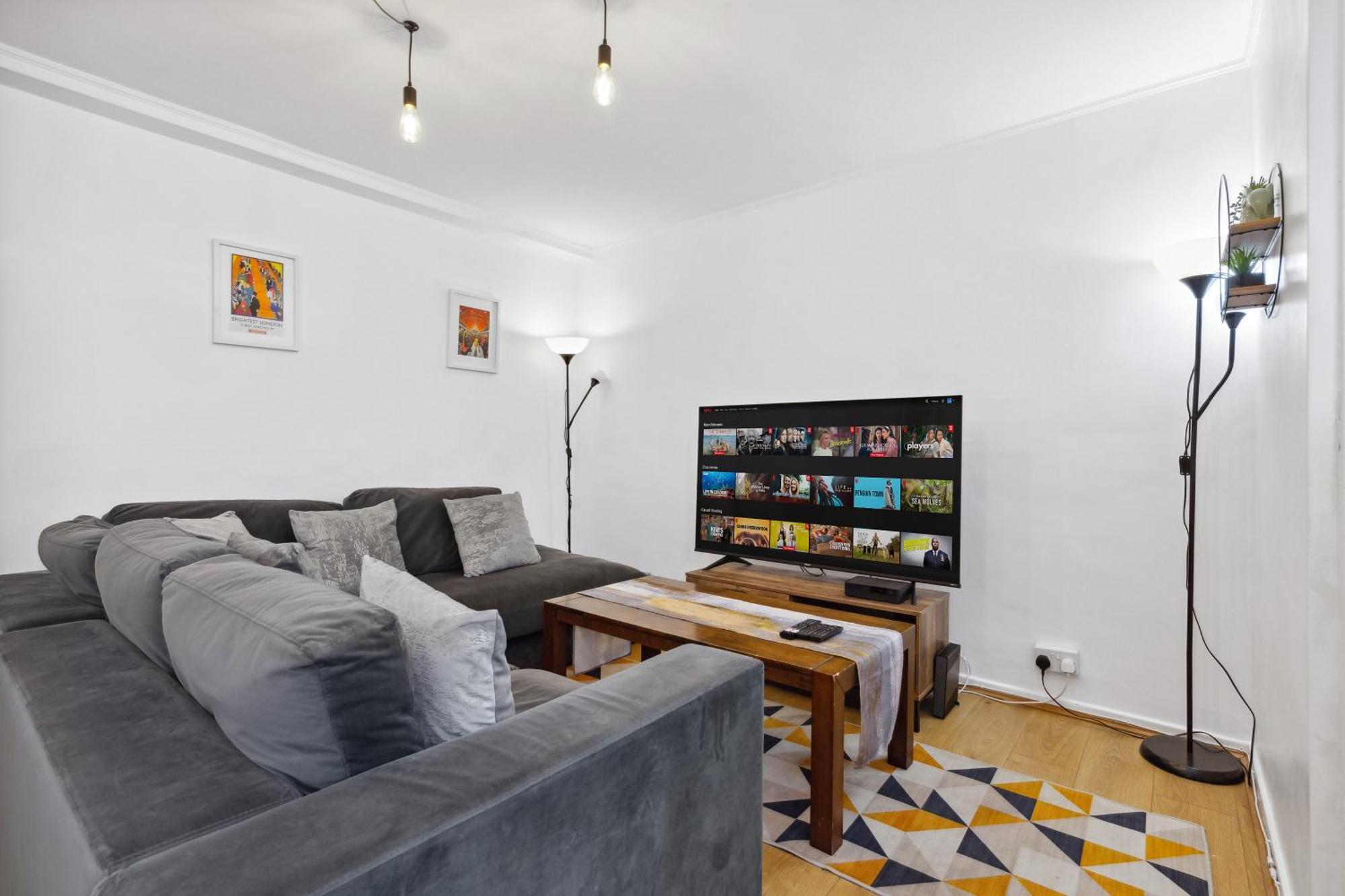 Spacious 3-bed Near Shoreditch With Parking Apartment