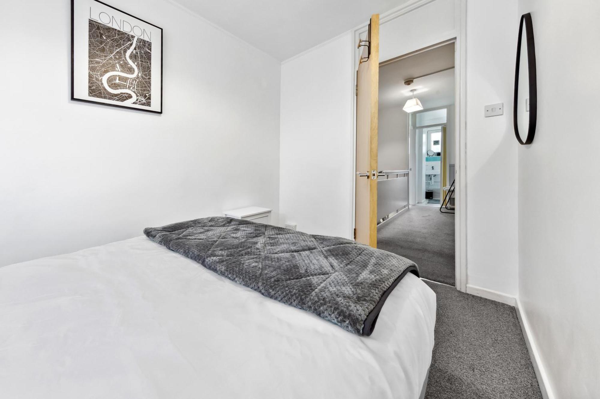 Spacious 3-bed Near Shoreditch With Parking Apartment London