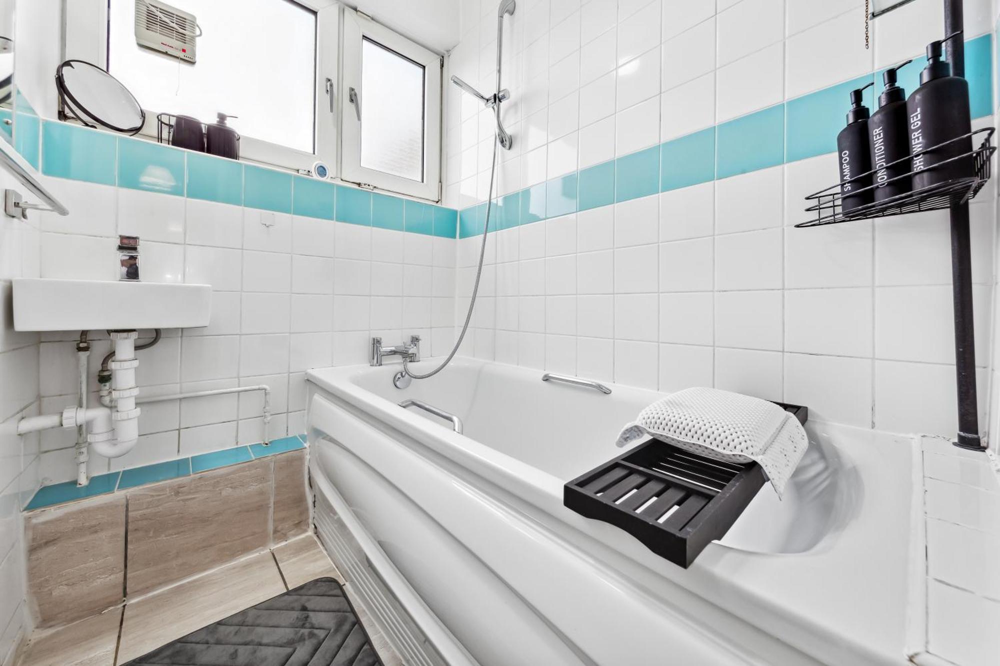 Apartment Spacious 3-bed Near Shoreditch With Parking London