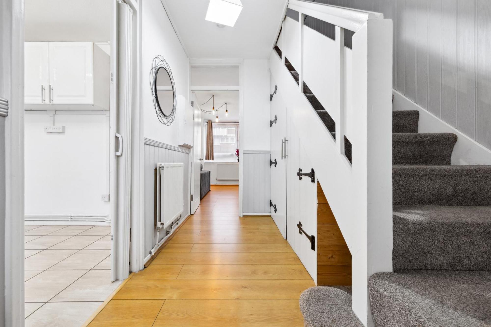Apartment Spacious 3-bed Near Shoreditch With Parking