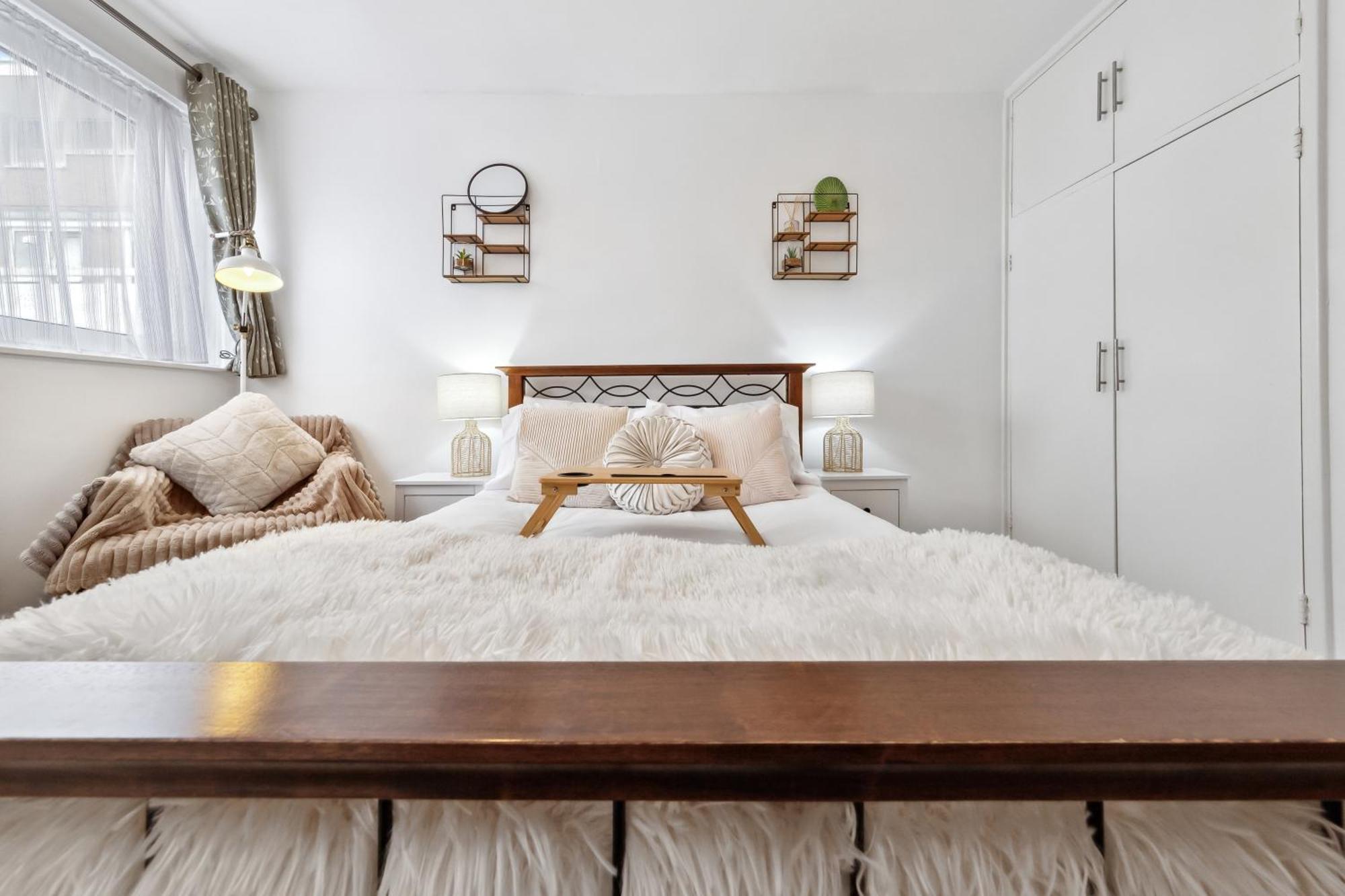 Spacious 3-bed Near Shoreditch With Parking Appartement Londen