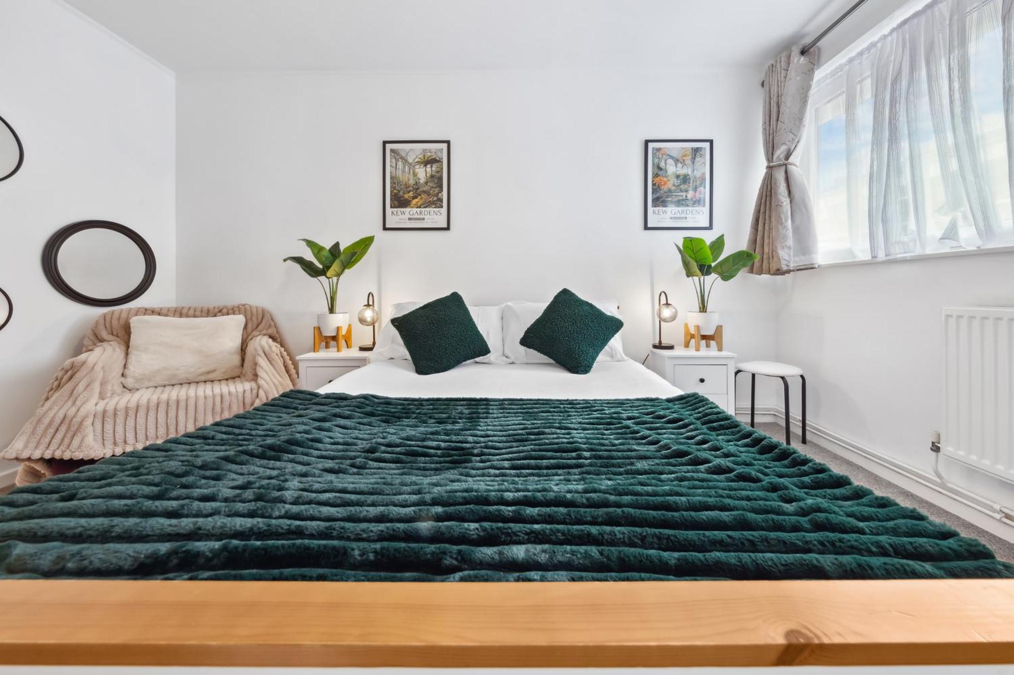 Spacious 3-bed Near Shoreditch With Parking *