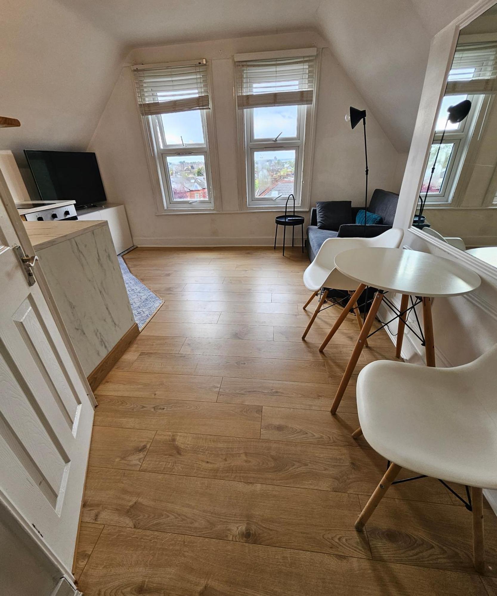 Cosy 1 Bed Flat *