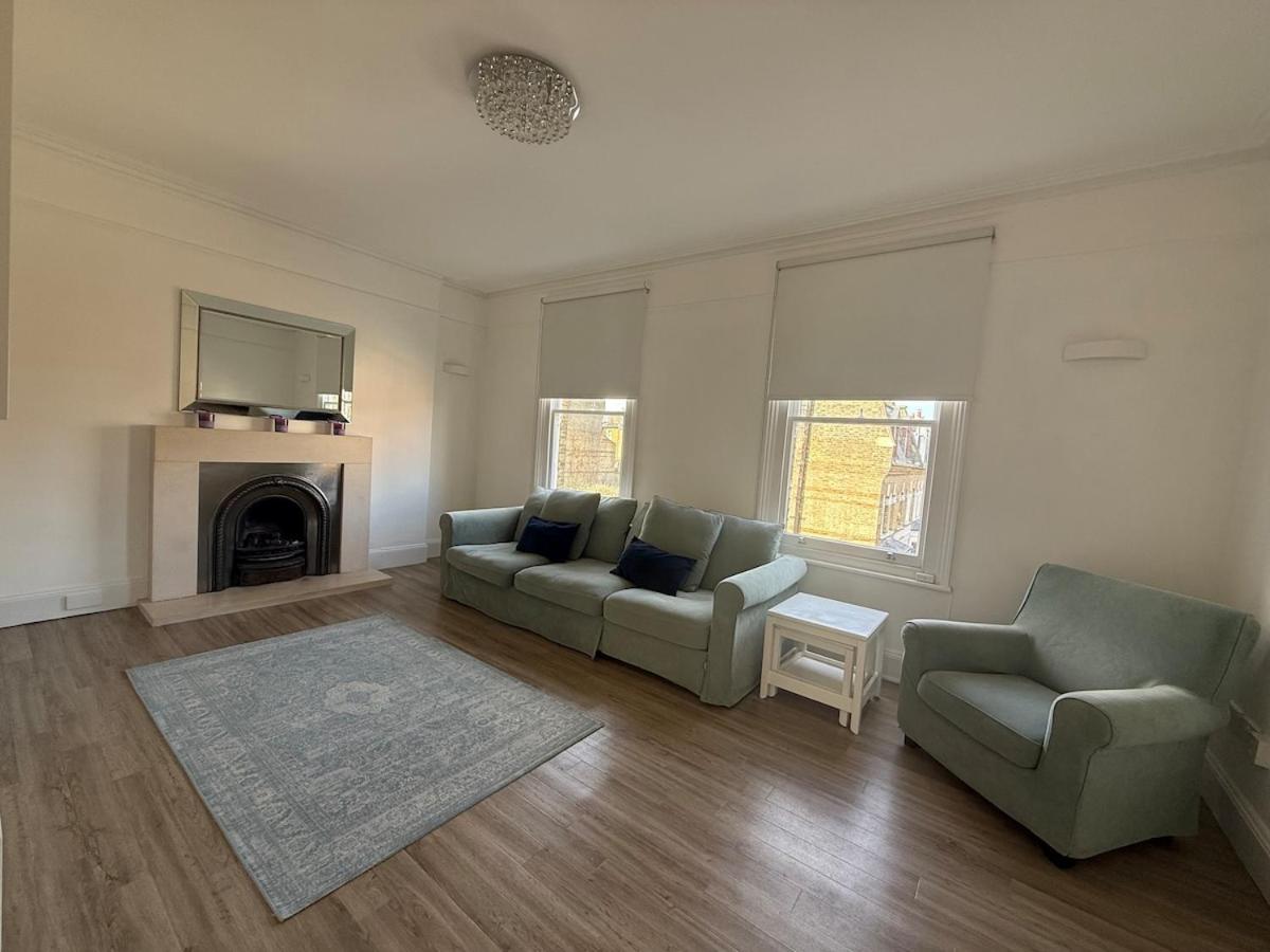 Bright And Cosy Gem In Fulham