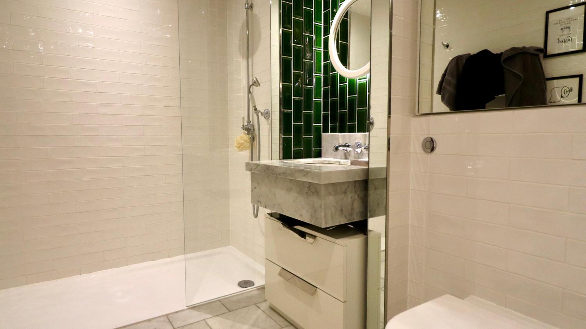 2 Bedroom Embassy Gardens By Al Faisal * London