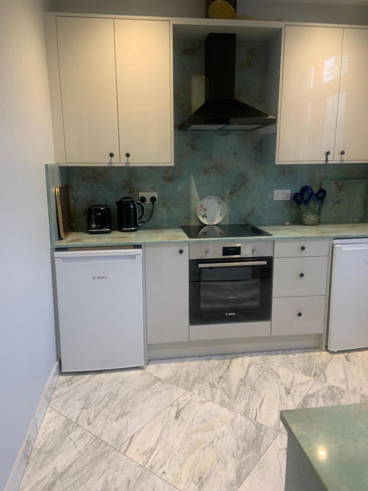Charming 3bd In West * London