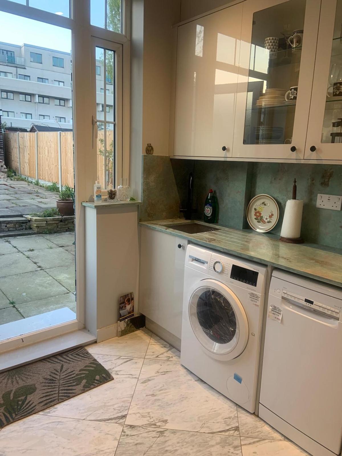 Charming 3bd In West London