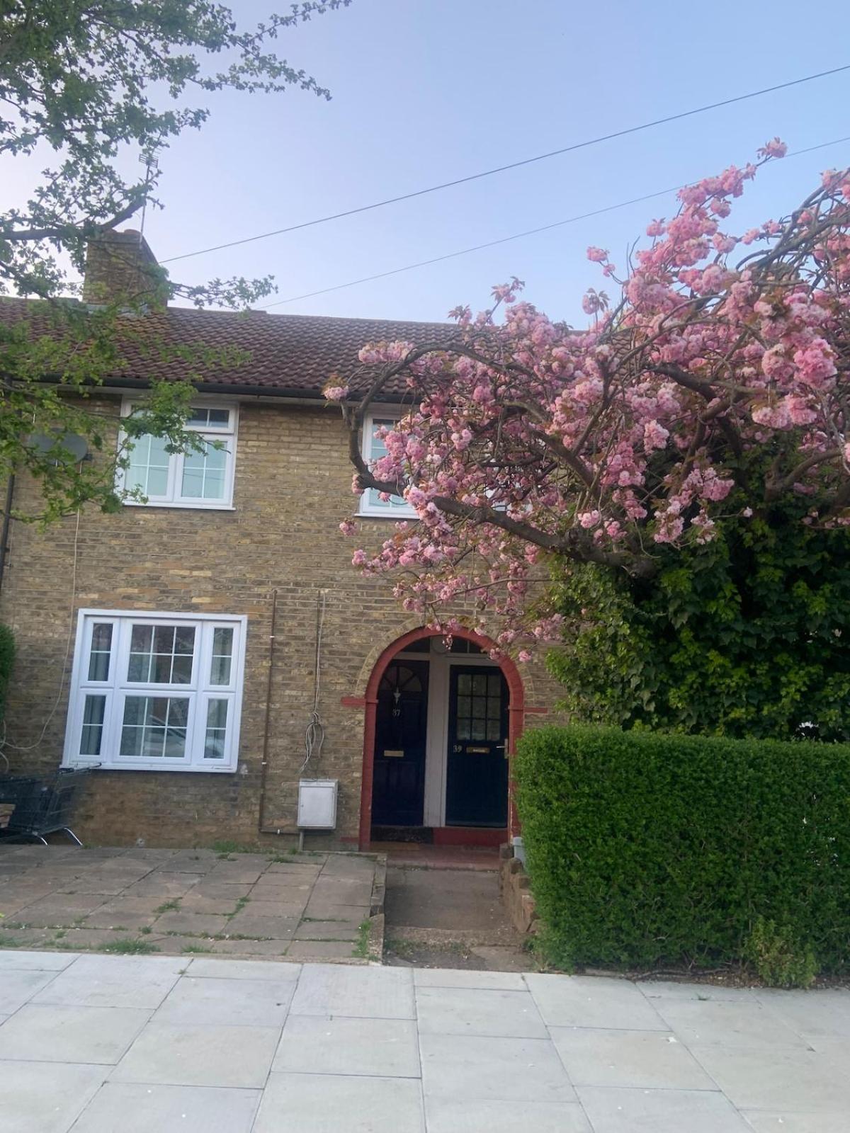 Charming 3bd In West *