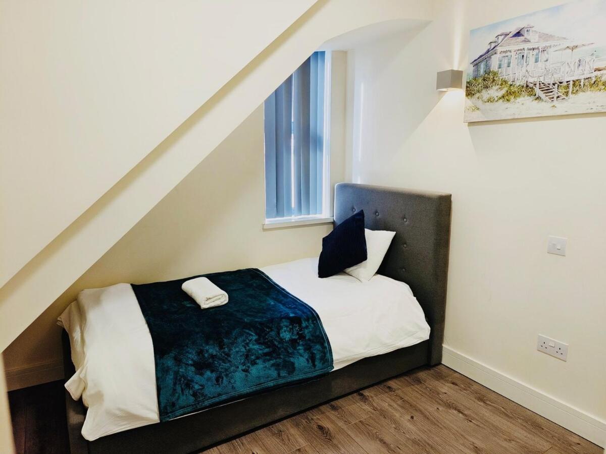 Contemporary 2 Bedroom In Apartment *