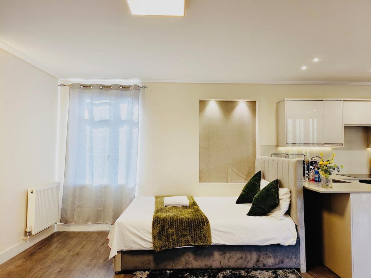 Contemporary 2 Bedroom In Apartment London