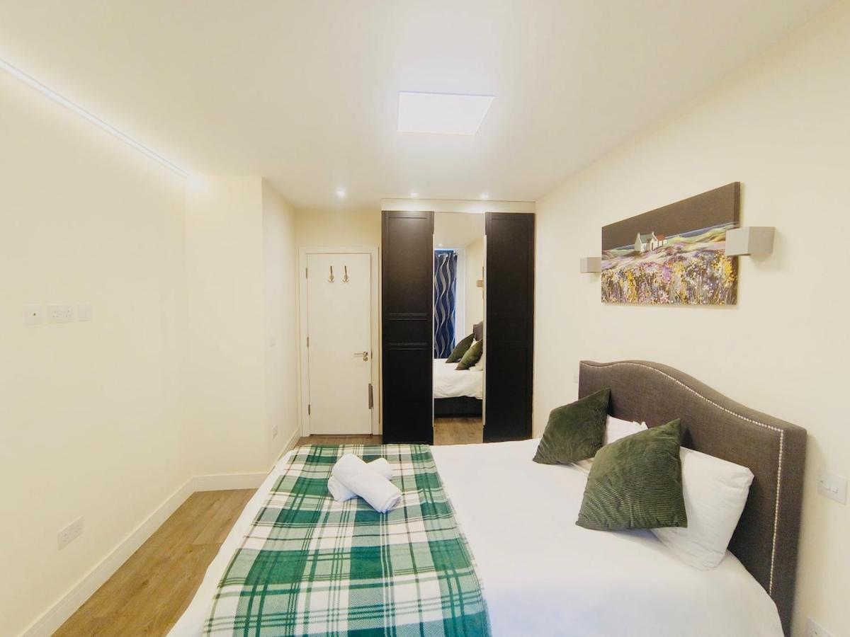 Apartment Contemporary 2 Bedroom In *