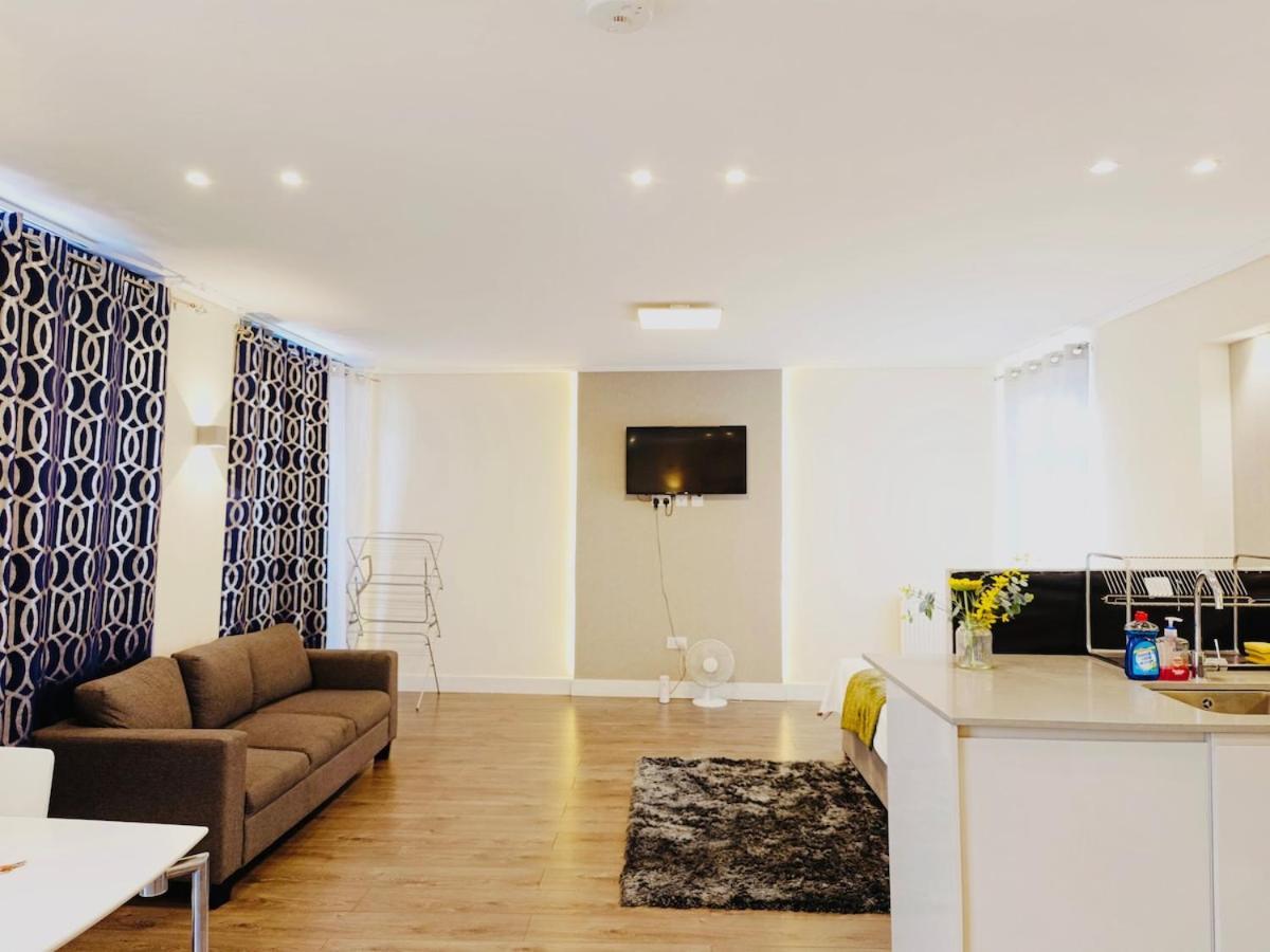 Contemporary 2 Bedroom In London
