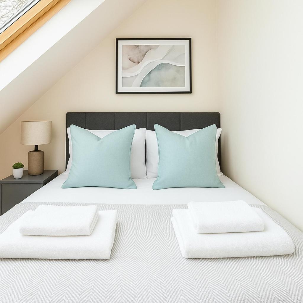Apartment Lovely Flat Near Acton Town Tube Station London