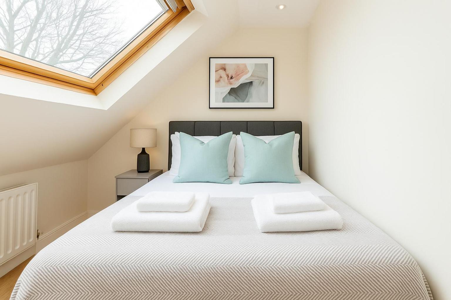 Lovely Flat Near Acton Town Tube Station London