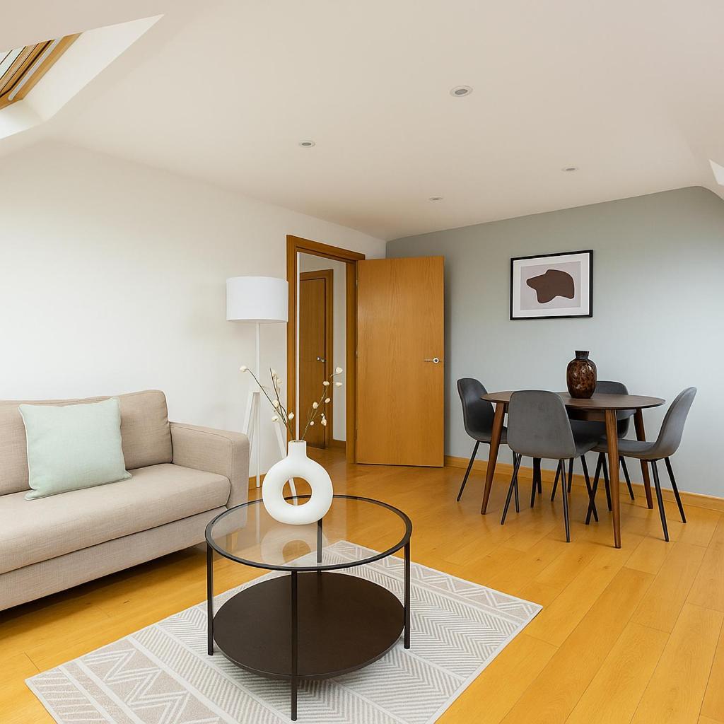 Lovely Flat Near Acton Town Tube Station * London