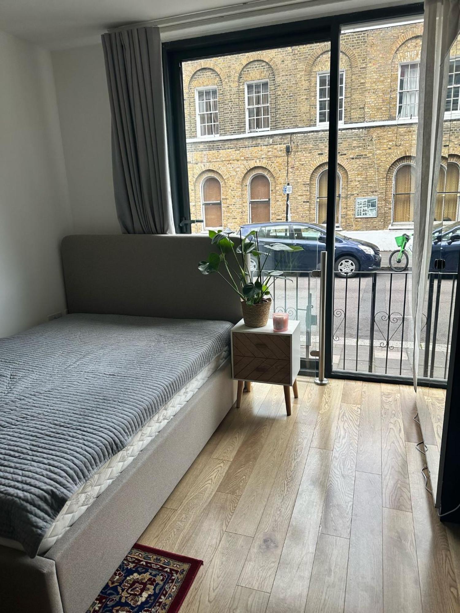 Cosy In Clapham Old Town London