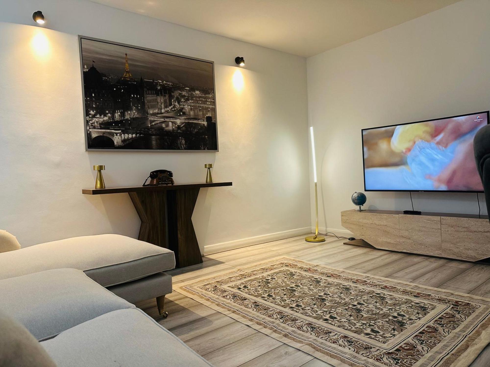 Entire 2-bedroom Flat Close To Hyde Park, Paddington Station, Bayswater And Queensway Station Appartement Londen