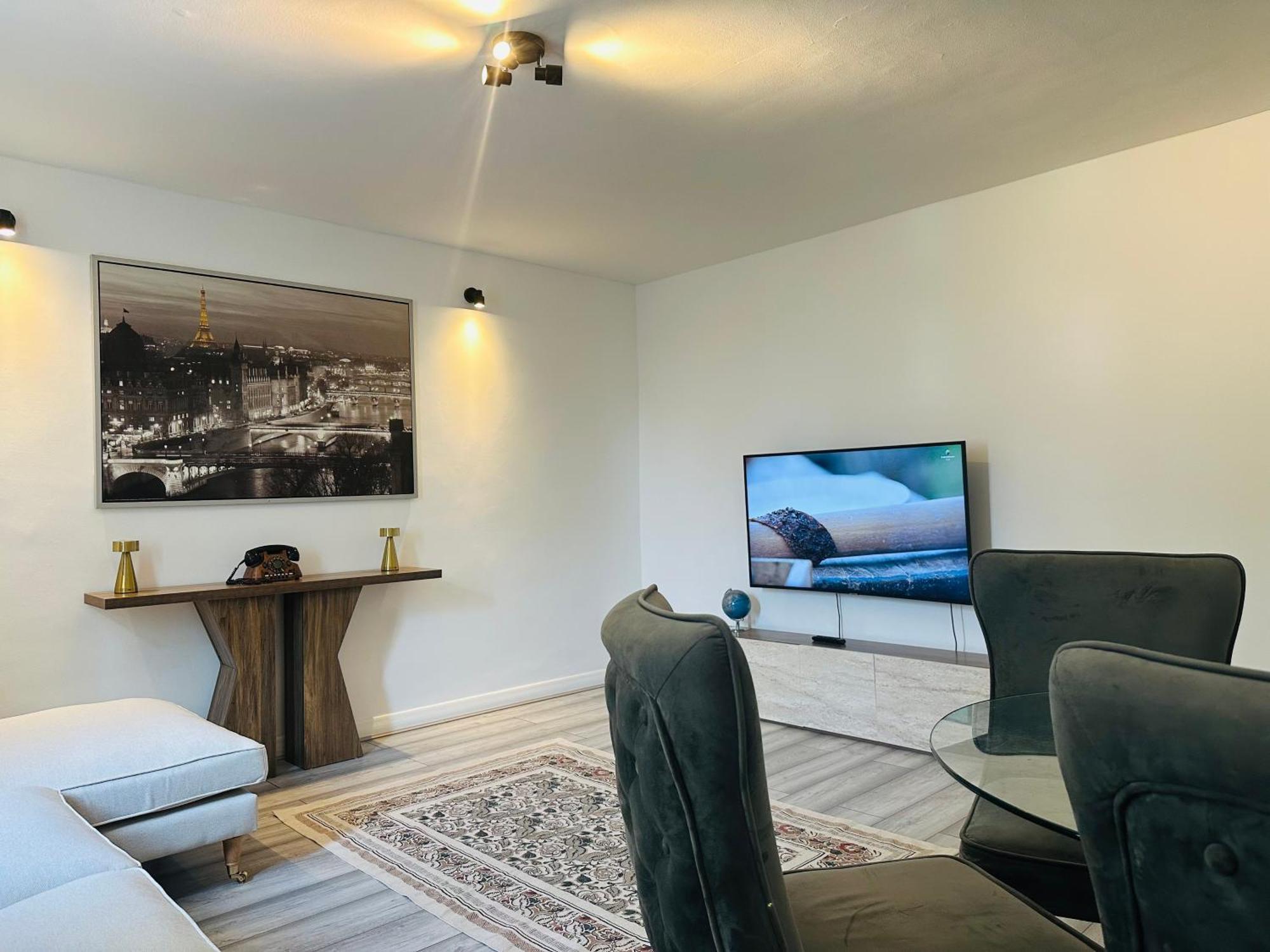 Entire 2-bedroom Flat Close To Hyde Park, Paddington Station, Bayswater And Queensway Station Londen