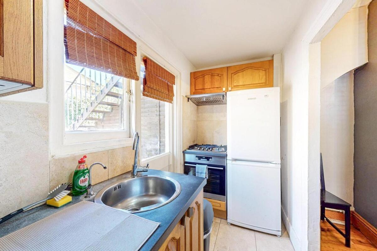Quaint 2 Bedroom Flat -10 Min To Tower Bridge Apartment
