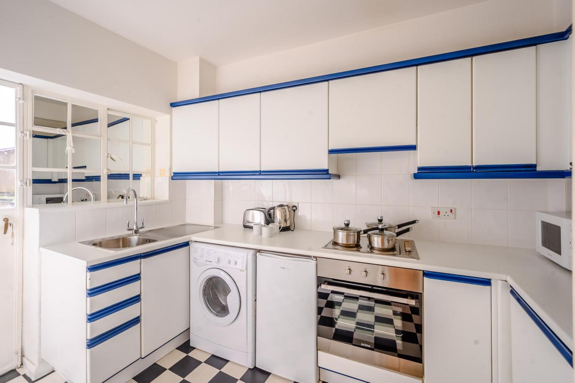 Pelham Court * London