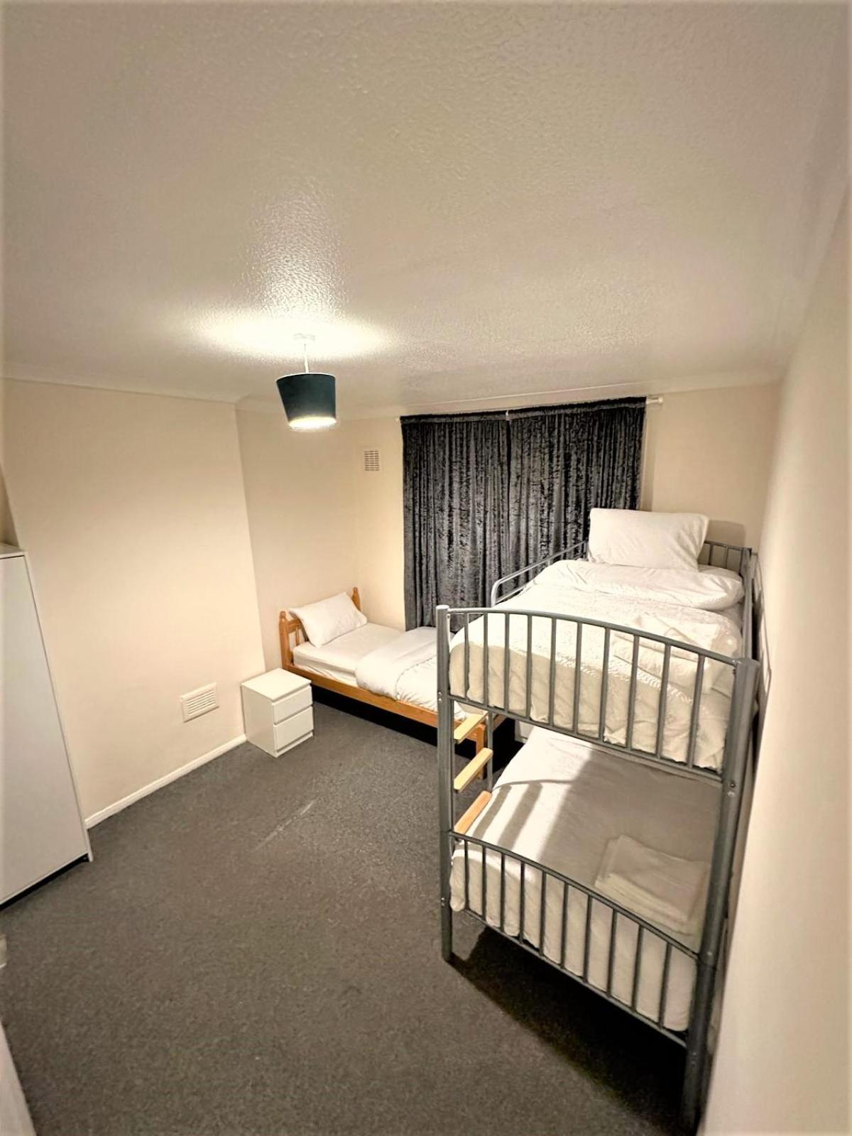 Beautiful Two Bedroom Near O2 Arena Leilighet